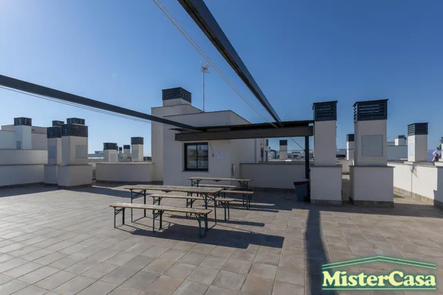 ¡¡¡EXCLUSIVA!! ROTA  Piso de 4 dormitorios, 2 baños, garaje y trastero. Gran patio privado y piscina comunitaria. — 47