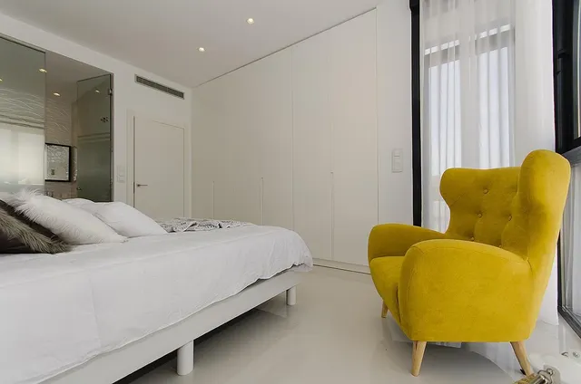 AMPLIOS ESPACIOS INTERIORES — 17