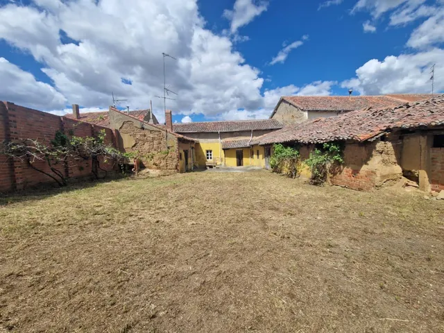 SE VENDE CASA A 2 KMS DE VALENCIA DE DON JUAN, PARCELA 479 M2, 168 M2 DE VIVIENDA. 3 habitaciones. — 19