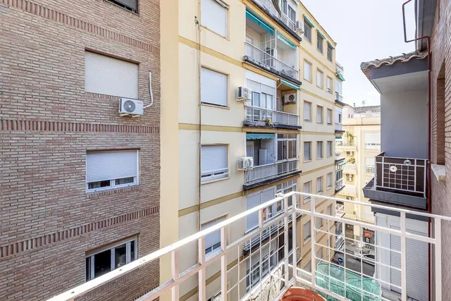 AMPLIO PISO JUNTO GRAN CAPITAN — 22