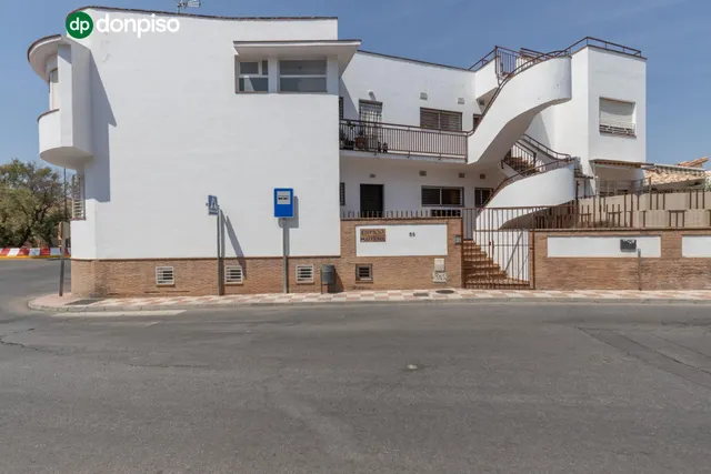 FANTÁSTICO TRÍPLEX EN CÁJAR: UNA VIVIENDA LLEVA DE AMPLITUD Y LUMINOSIDAD — 42