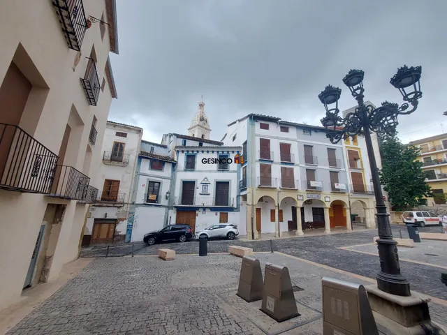 CASA O NEGOCIO.... SITUADO EN PLENO CORAZÓN DE XÀTIVA