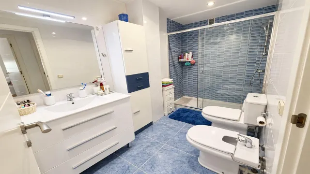 Impresionante Apartamento Reformado en Cunit con Vistas al Mar — 17