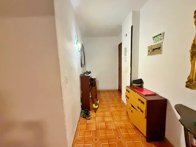Piso de 4 habitaciones con ascensor en la calle Sant Blai, cerca de la universidad — 30