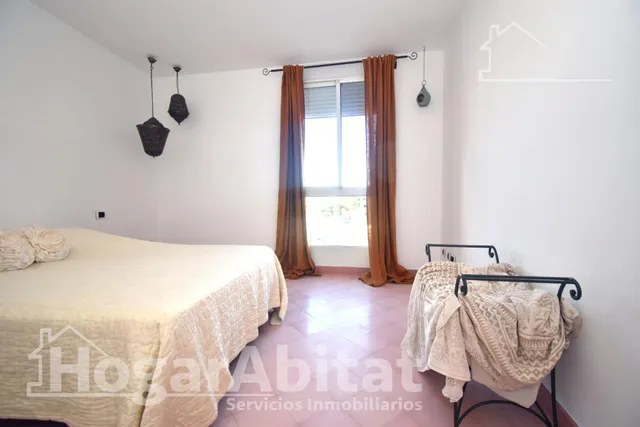 SEMINUEVO, AMPLIO Y CON TERRAZA — 24
