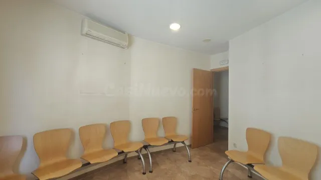 Amplio local comercial con varios despatxos en pleno eje com - foto 4