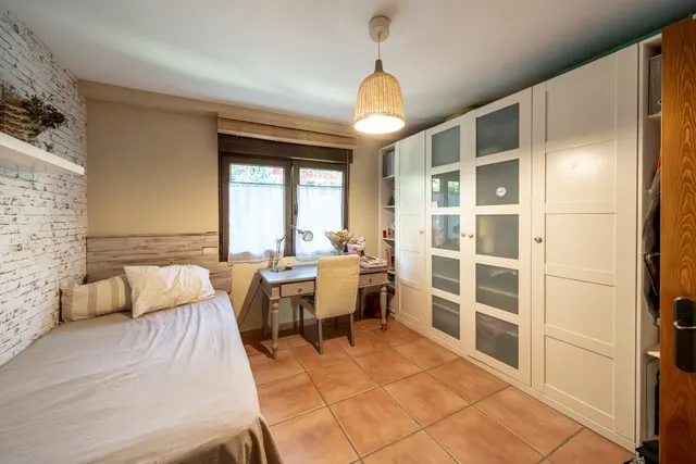 Chalet unifamiliar independiente de 320 m2 parcela de 992 con piscina y certificación A — 27