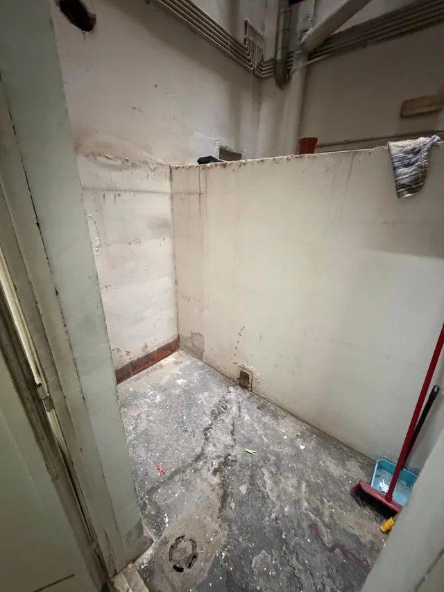 LOCAL EN VENTA EN ESPLUGUES DE LLOBREGAT — 15