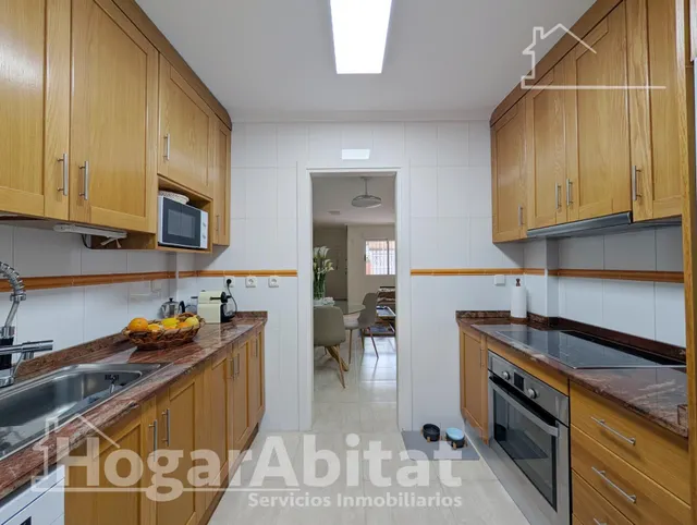 REFORMADO CON TERRAZA, PISCINA Y GARAJE CERCA DE LA PLAYA — 11