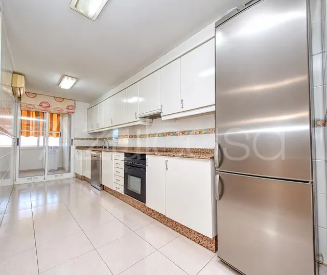 Piso en venta de 2 dormitorios y 2 baños con garaje y traste - foto 3