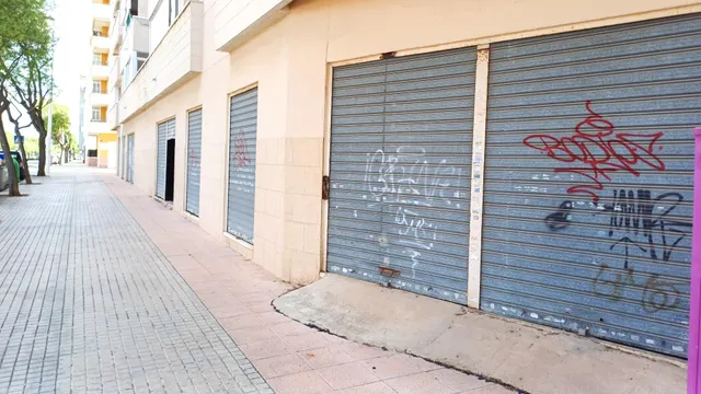 ALQUILER LOCAL COMERCIAL EN LA MEJOR UBICACIÓN DE ALTABIX NUEVO, CON 32m FACHADA Y 9 PERSIANAS A LA CALLE!!! — 6