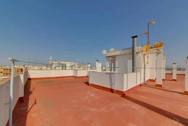 Encantador Apartamento de 2 dormitorios y 1 baño con piscina comunitaria — 28