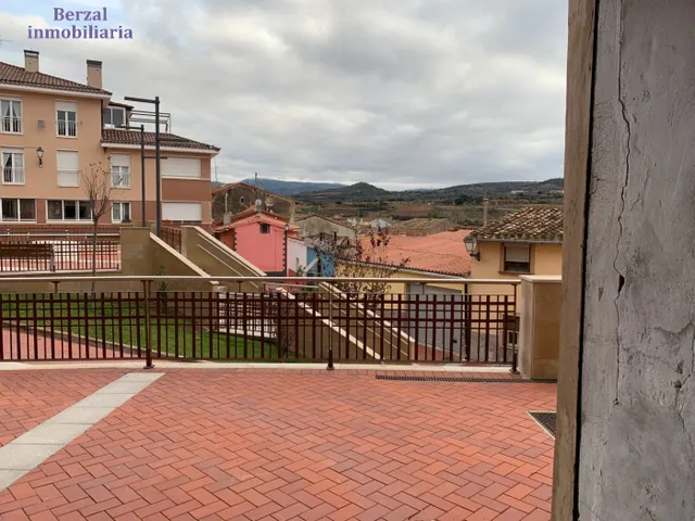 Casa de pueblo en venta en Entrena. Para reformar, con muchas posibilidades, — 36