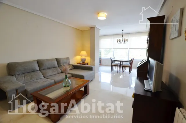 En residencial con piscina y garaje cerca del mar — 3