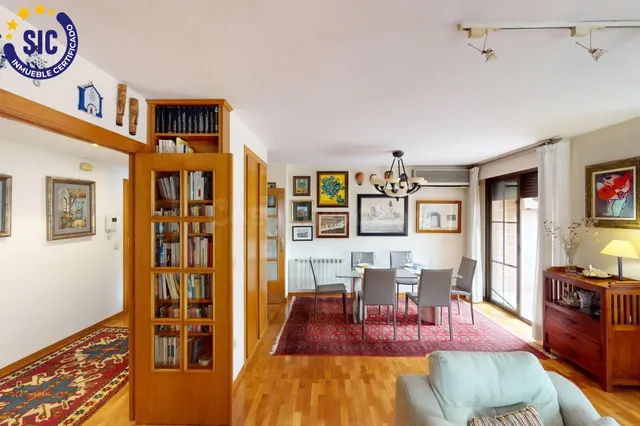 Amplia vivienda exterior y esquinera con 4 hab, 2 baños, bal