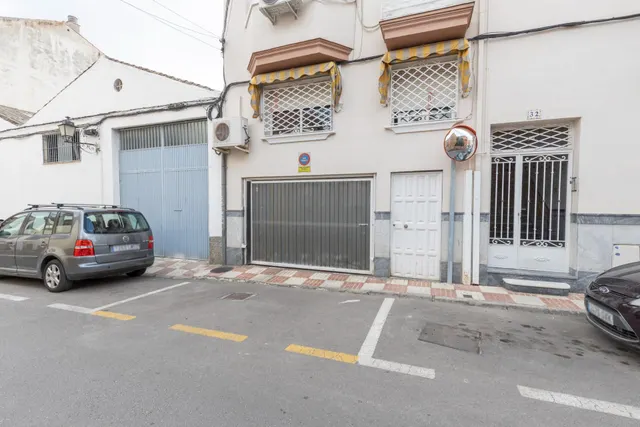 Plaza de aparcamiento de 25 m2 en Armilla (Granada) – acceso por calle málaga — 2