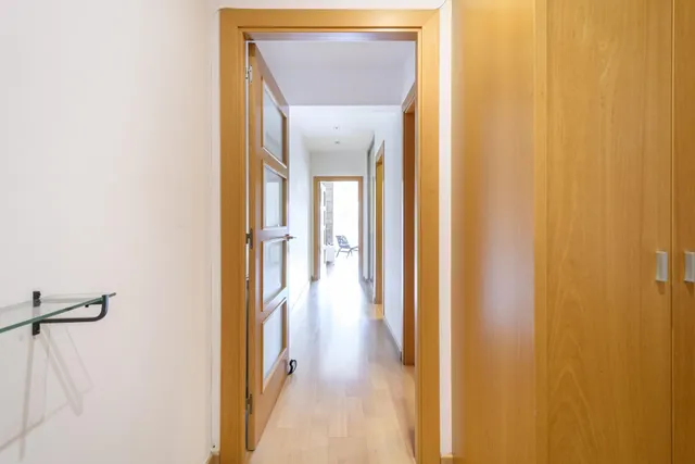 PISO ALTO CON BALCÓN/TERRAZA Y TRES PIEZAS EXTERIORES EN EL EIXAMPLE — 33
