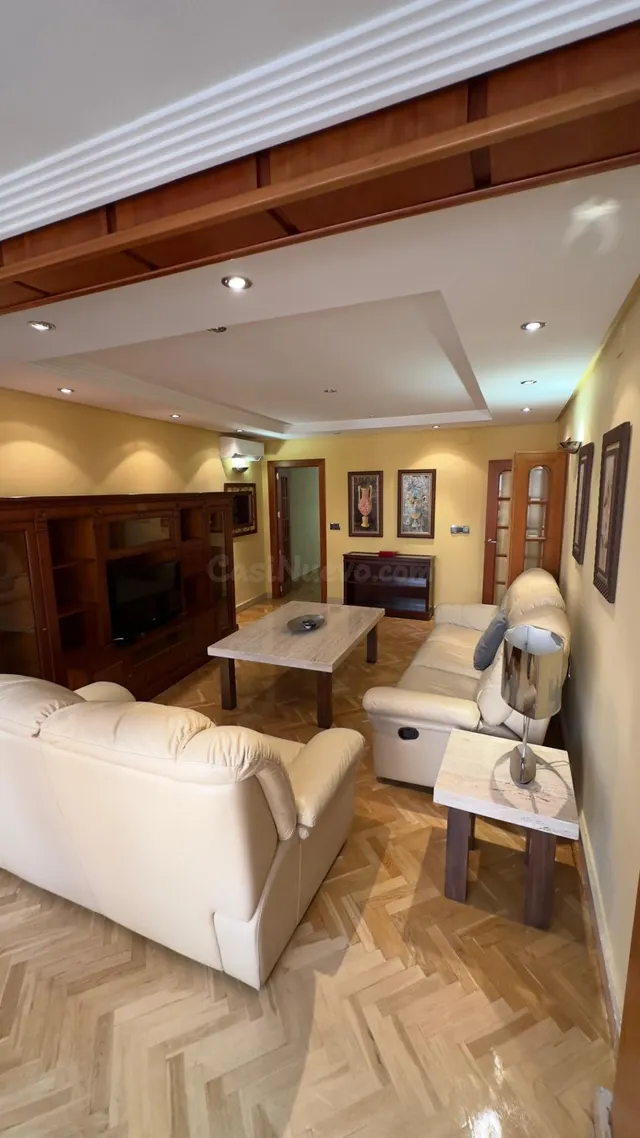 Piso de 4 habitaciones en una zona fantástica de Albacete - foto 3