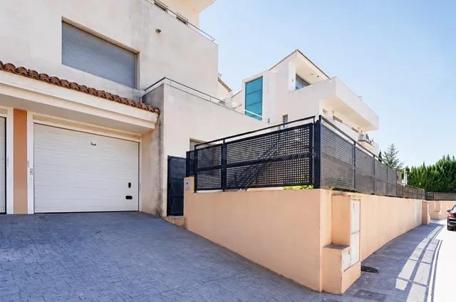 ALTORREAL, ADOSADO DE 304 M2, 4 DORMITORIOS, 3 BAÑOS,GAREAJE - foto 4