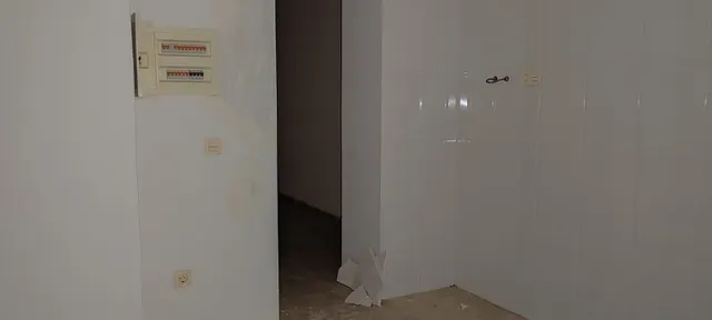 SE VENDE LOCAL CENTRICO , JUNTO TRAFICO Y DIPUTACION — 14