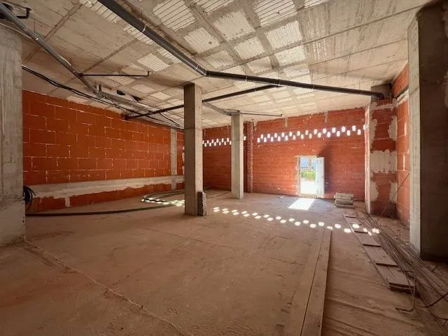 Local diafano de 400m2. — 7