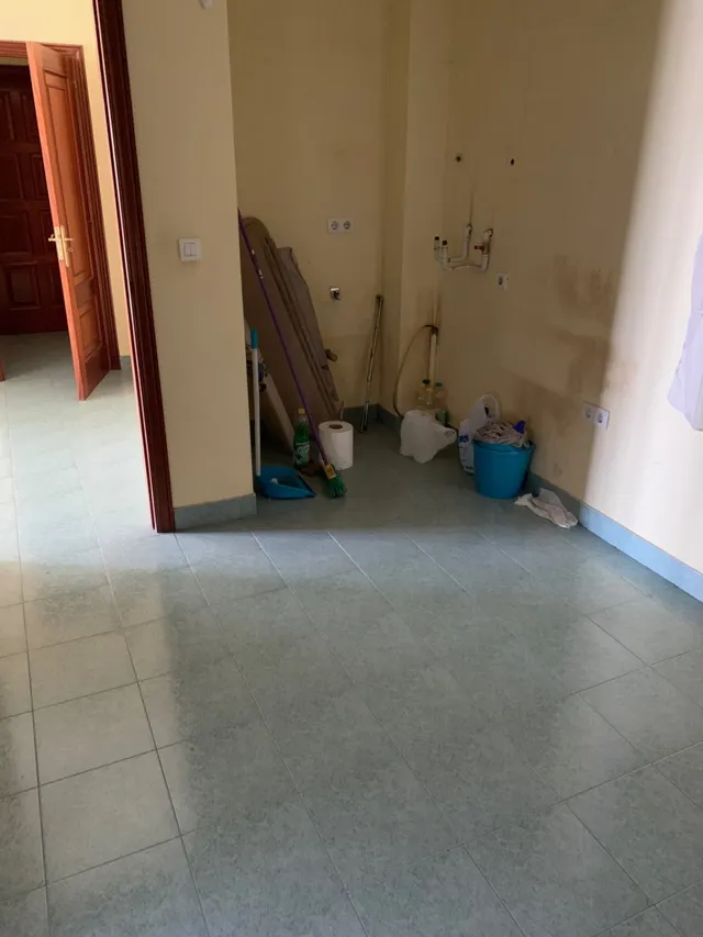 SE VENDE O ALQUILA ENTREPLANTA COMERCIAL EN RIANXO — 12