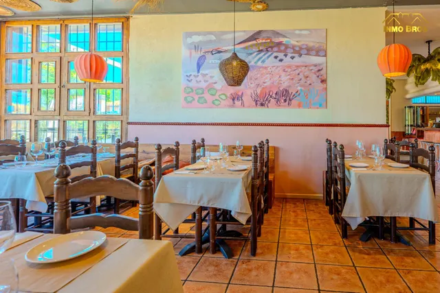 “Restaurante con licencia en 1.993 m2 de parcela y potencial para 3 viviendas en Hita” — 24