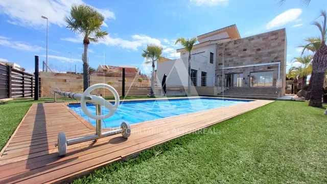 CHALET INDEPENDIENTE EN ALTORREAL — 25