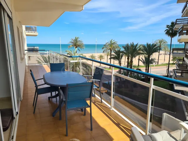 APARTAMENTO EN PRIMERA LINEA DE PLAYA