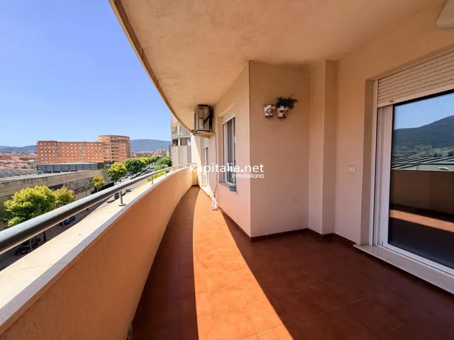 Piso con vistas en urbanización con piscina — 28