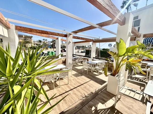 Local comercial 250m² en venta - Cabo Roig — 23
