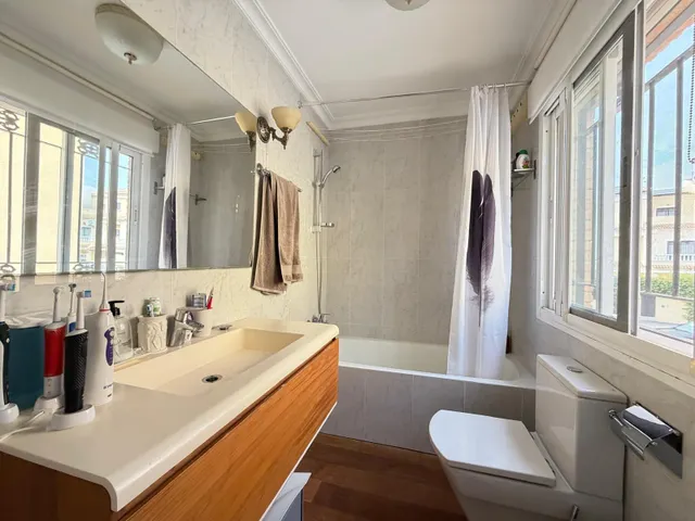 VILLA EN CAMPOAMOR "LOMAS DE DON JUAN" DE 4 DORM. 2 BAÑOS. CON SUPERFICIE DE 133 M2 Y PARCELA DE 74 M2. CON PISCINA. — 47