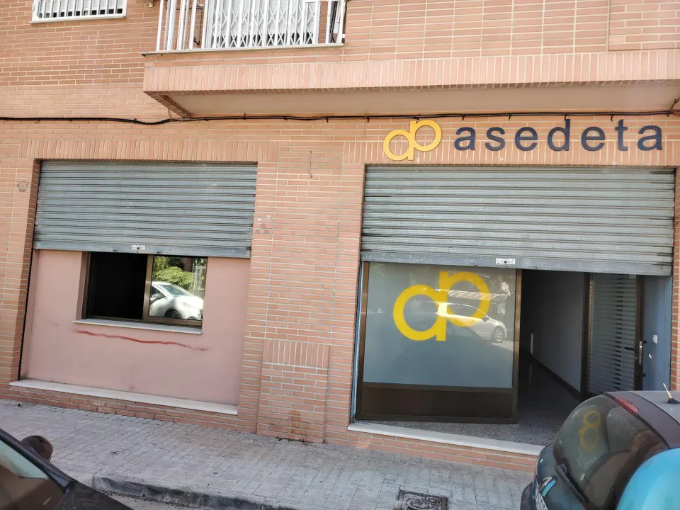 Local comercial en perfecto estado para desarrollar actividad