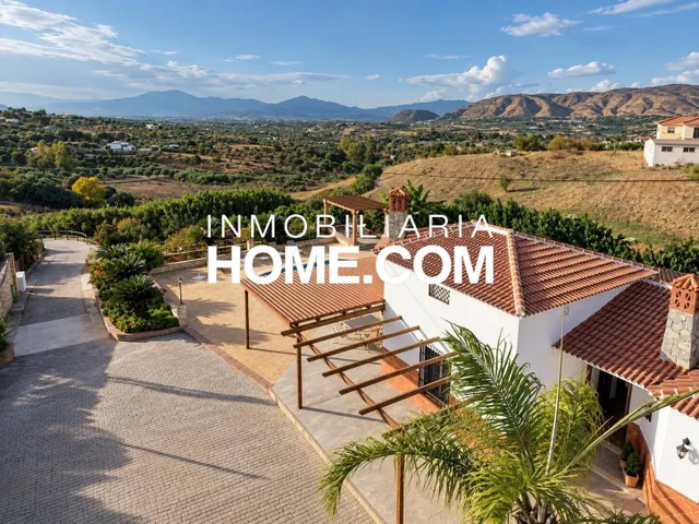 Villa independiente en una sola planta con piscina privada, jardín y licencia turística en Alhaurín de la Torre — 8