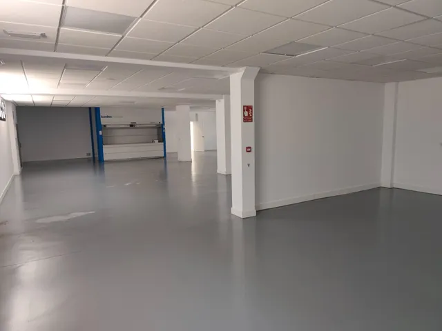 Nave en Poligono de Las Quemadas totalmente reformada y perfectamente instalada para uso mixto de oficinas y almacen — 42