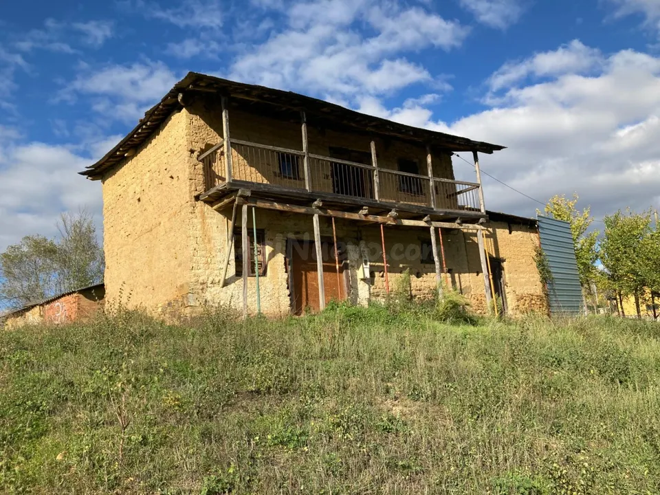 SE VENDE CASA PARA REFORMAR CON TERRENO