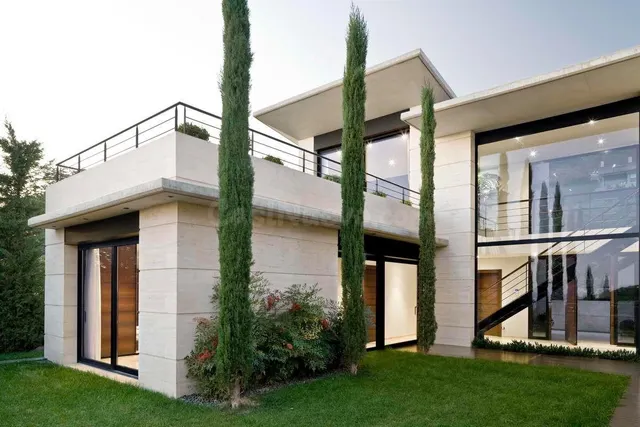 EXCLUSIVA VIVIENDA UNIFAMILIAR CON VISTAS PANORÁMICAS A MAR 