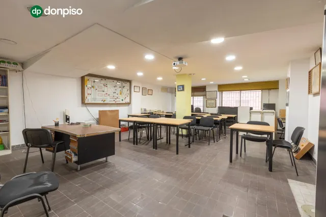 LOCAL COMERCIAL JUNTO A ÁNGEL GANIVET | ESPACIO Y UBICACIÓN. - foto 4