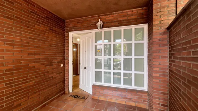 Chalet de esquina con jardín en Madrid capital | Una joya re