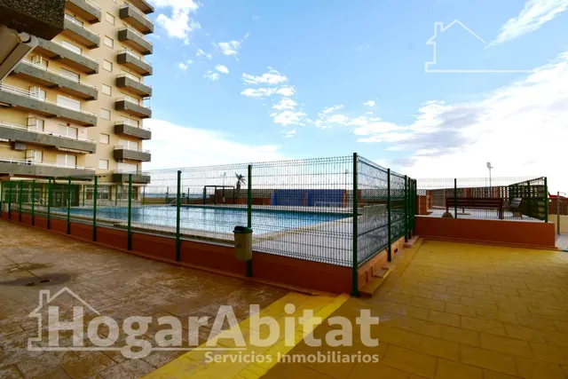 Vistas al mar en primera línea y terraza en este luminoso apartamento exterior en la playa del Mareny Blau — 42