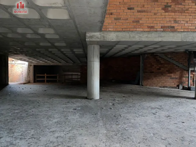 SE ALQUILA LOCAL COMERCIAL EN LA ZONA DE O COUTO — 7
