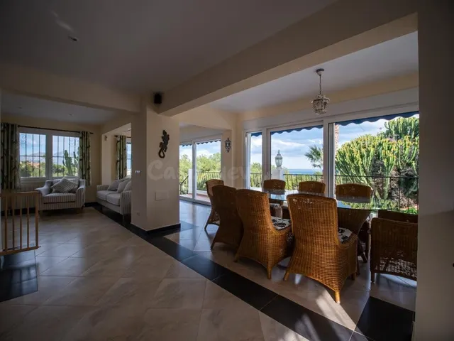 SE VENDE UNA VILLA EN LA NUCIA - foto 4