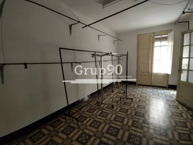 ATENCIÓN INVERSORES!! EDIFICIO EN EL  EIX COMERCIAL — 10