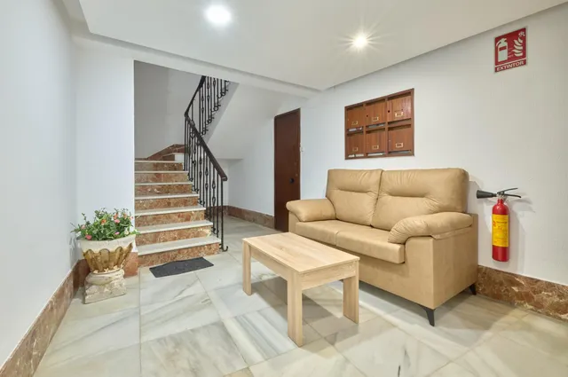 Piso en calle Tornería junto a Hotel María Luisa — 37