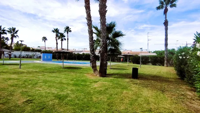 Chalet esquina de 3 Dormitorios y 3 Baños en parcela grande arreglada de 600m2 con piscina y garaje privado — 13