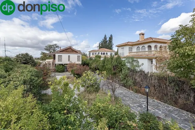 Gran casa con parcela y piscina en Cájar — 33