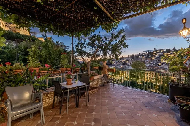 PRECIOSA CASA CON VISTAS A LA ALHAMBRA — 11