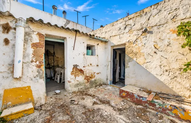 INCREIBLE CASA SOLAR EN PLENO CASCO URBANO PARA REFORMAR — 21