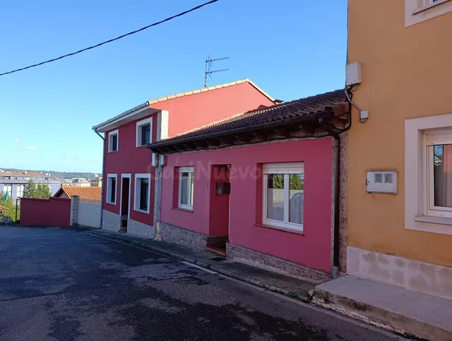 Vive entre la naturaleza y la ciudad: una acogedora casa con