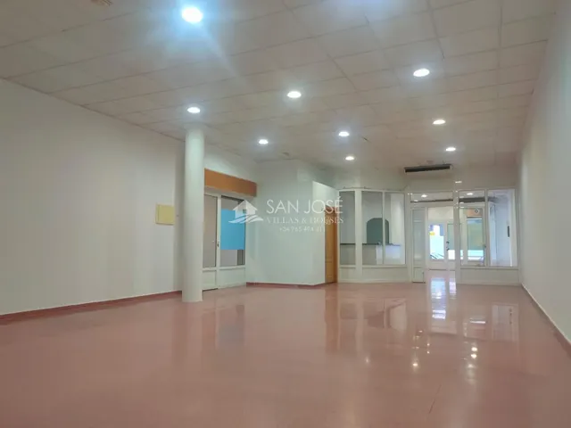 SE VENDE O SE ALQUILA LOCAL COMERCIAL VACIO EN EL CENTRO DE ASPE — 4